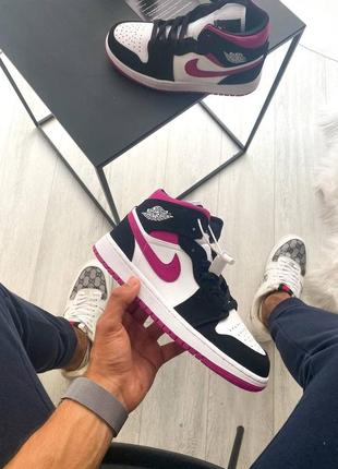 Жіночі кросівки nike air jordan 1 retro pink1 фото