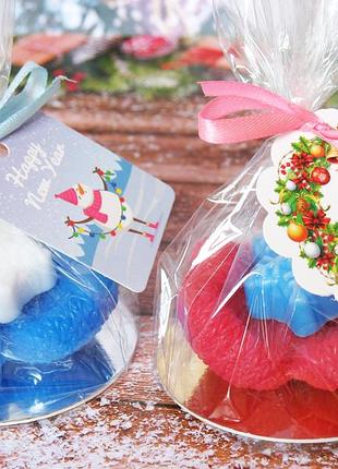 Новогоднее сувенирное мыло ручной работы " варежки со снежинкой"