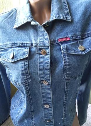 Женская джинсовая куртка с карманами2 фото