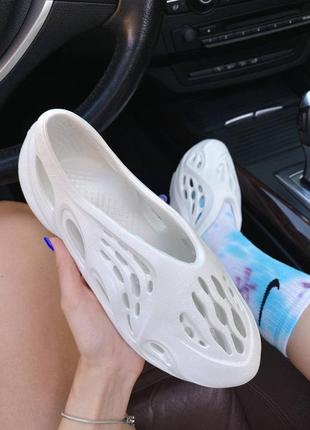 Женские тапки adidas yeezy foam runner white7 фото