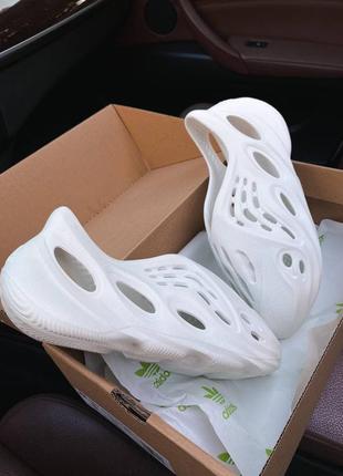 Тапки жіночі adidas yeezy foam runner white