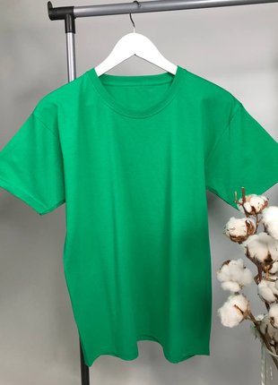 Базовая футболка зеленого цвета.3 фото