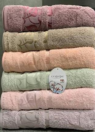 Пушистое махровое турецкое полотенце.