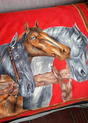 Шикарный платок с лошадками. полиэстер
