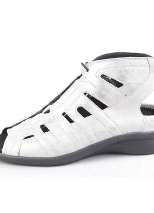 Розкішні шкіряні босоніжки на шнурівці durea