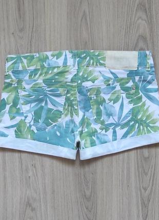 Летние шорты с тропическим принтом2 фото