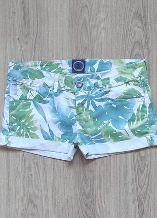 Летние шорты с тропическим принтом1 фото