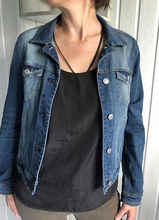 Жіночий джинсовий піджак mango прямого вільного силуету р xs