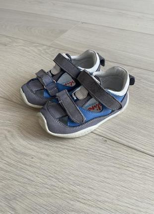 Детские кожаные босоножки