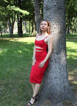 Красивое красное платье-футляр3 фото