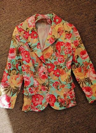 Жакет піджак з яскравим принтом