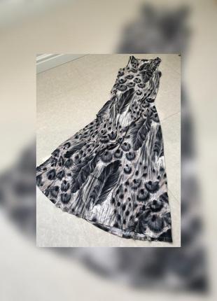 Летний сарафан в красивый павлинный принт