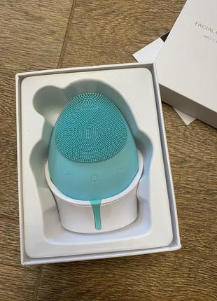 Силиконовая щеточка для умывания и массажа лица