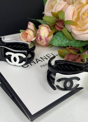 Мини-крабик для волос черный с брендовым логотипом и цирконами5 фото