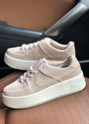 Розовые кроссовки nike air force 1 sage