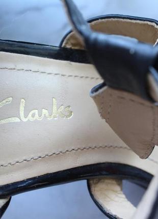 Фирменные чёрные кожаные босоножки на каблуке clarks (размер 37.5-38)4 фото