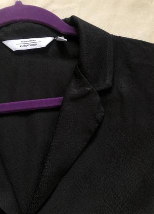 Брендовий натуральна блуза від atelier paris & other stories, чорна блузка під рептилію2 фото