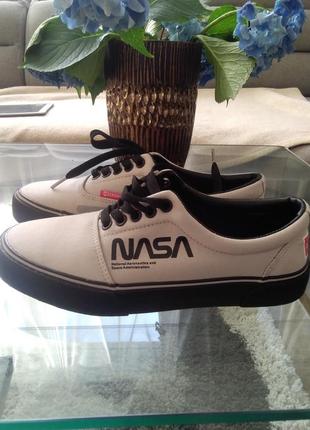 Мокасіни, кеді