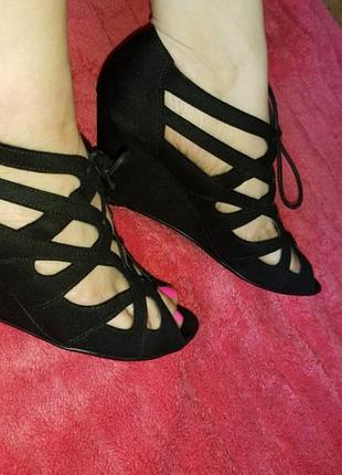 Босоножки new look