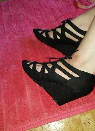 Босоножки new look