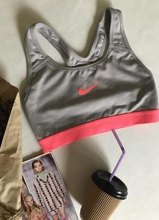 Спортивный топ nike classic pad bra.