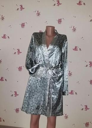 Шикарный  атласный  халатик . швейцария.