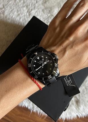 Суперлегкі масивні чорні жіночі годинники