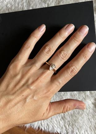 Позолоченное серебряное кольцо большого размера с красивым камнем