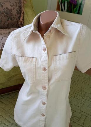 Женская рубашка с карманами. на пуговицах. короткий рукав1 фото