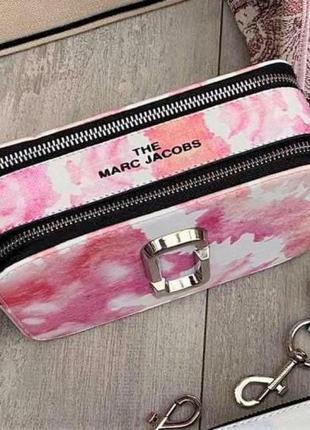 Сумка через плечо marc jacobs snapshot с принтом тай дай pink розовая3 фото