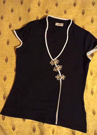 Футболка р. 48-50 з фігурним вирізом