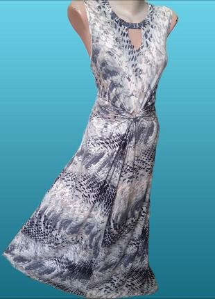 Интересное трикотажное летнее миди платье george c вырезом-каплей и драпировкой