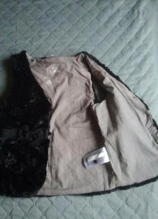 Брендовий жилетка безрукавка чорна смушева плюшева ошатна одяг шкільна2 фото