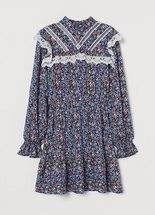 Плаття з мереживом