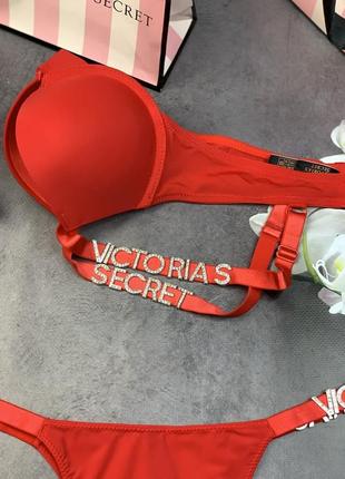 Комплект victoria’s secret лифчик + трусики с буквами красный нижнее белье в подарочной упаковке9 фото