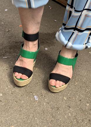 Зелёные босоножки на платформе туфли на каблуке лаковые босоножки5 фото