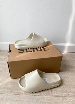 Тапки тапочки yeezy slide "bone white" шльопанці