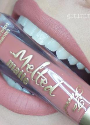 Матовая помада для губ too faced melted matte long wear lipstick в оттенке sell out.2 фото