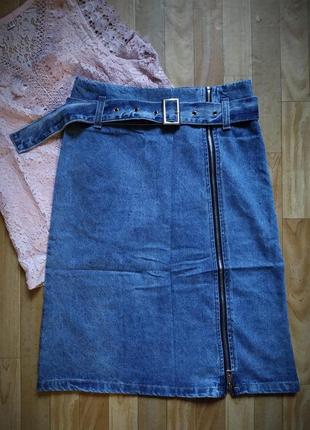 Жіноча джинсова спідниця міді з поясом4 фото