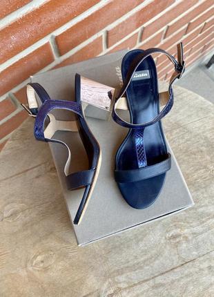 Босоніжки bata