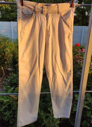 Белые летние брюки.