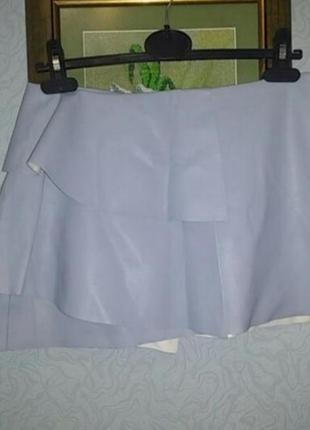 Светло-голубая мини юбка с воланами текстиль под кожу4 фото