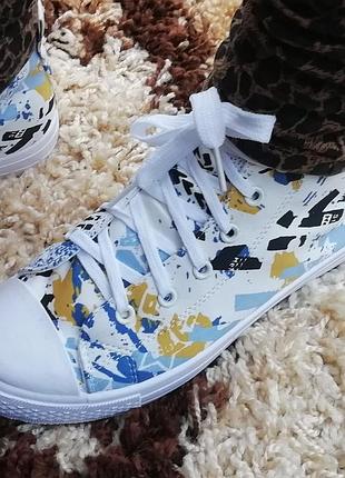 Стильные высокие кеды