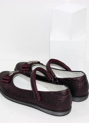 Красивые туфли для девочек подростковые в бордовом цвете.7 фото