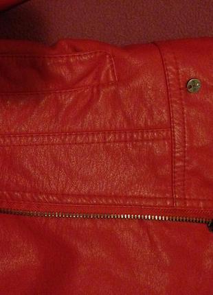 Красная кожаная куртка4 фото