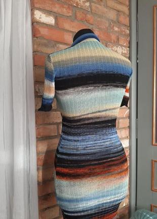 Трикотажное разноцветное платье с воротником поло4 фото