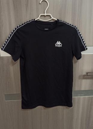 Черная футболка