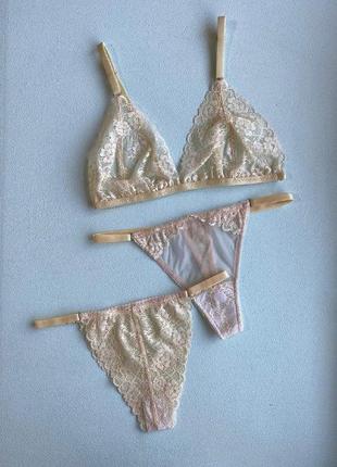 Комплект на м'якій чашці з двома трусиками💎