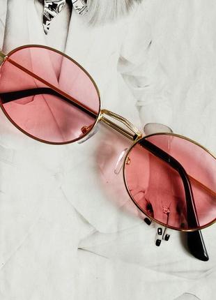 Солнцезащитные очки овальные с розовой линзой