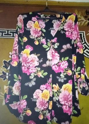 Блузка у квіти